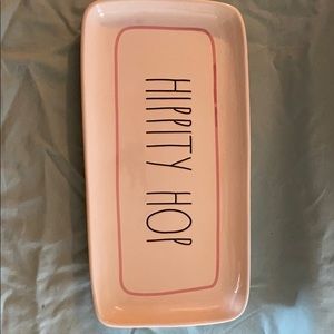 Hippity hop platter Rae Dunn